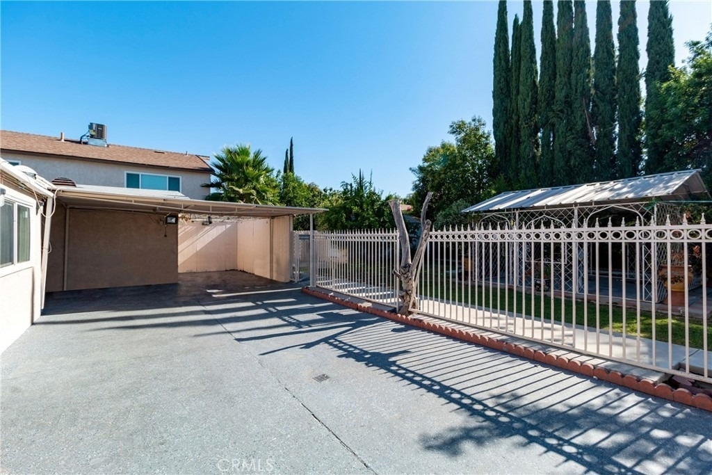 6340 Wilbur Avenue - Photo 11