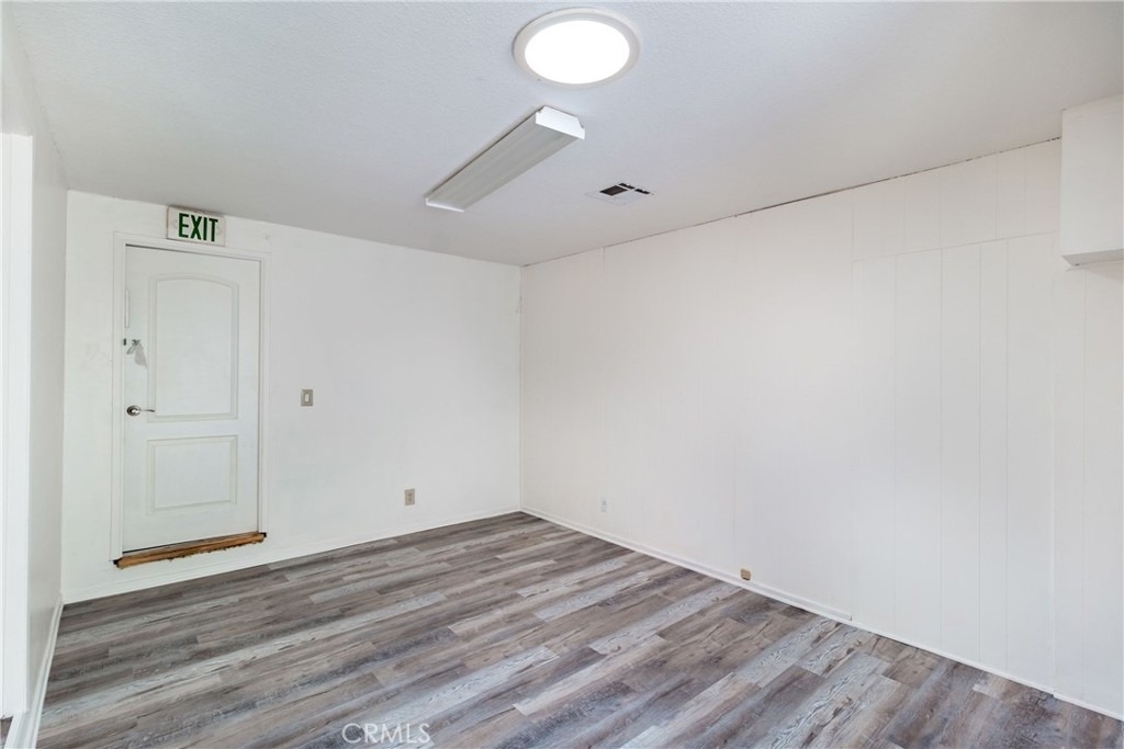 6340 Wilbur Avenue - Photo 8