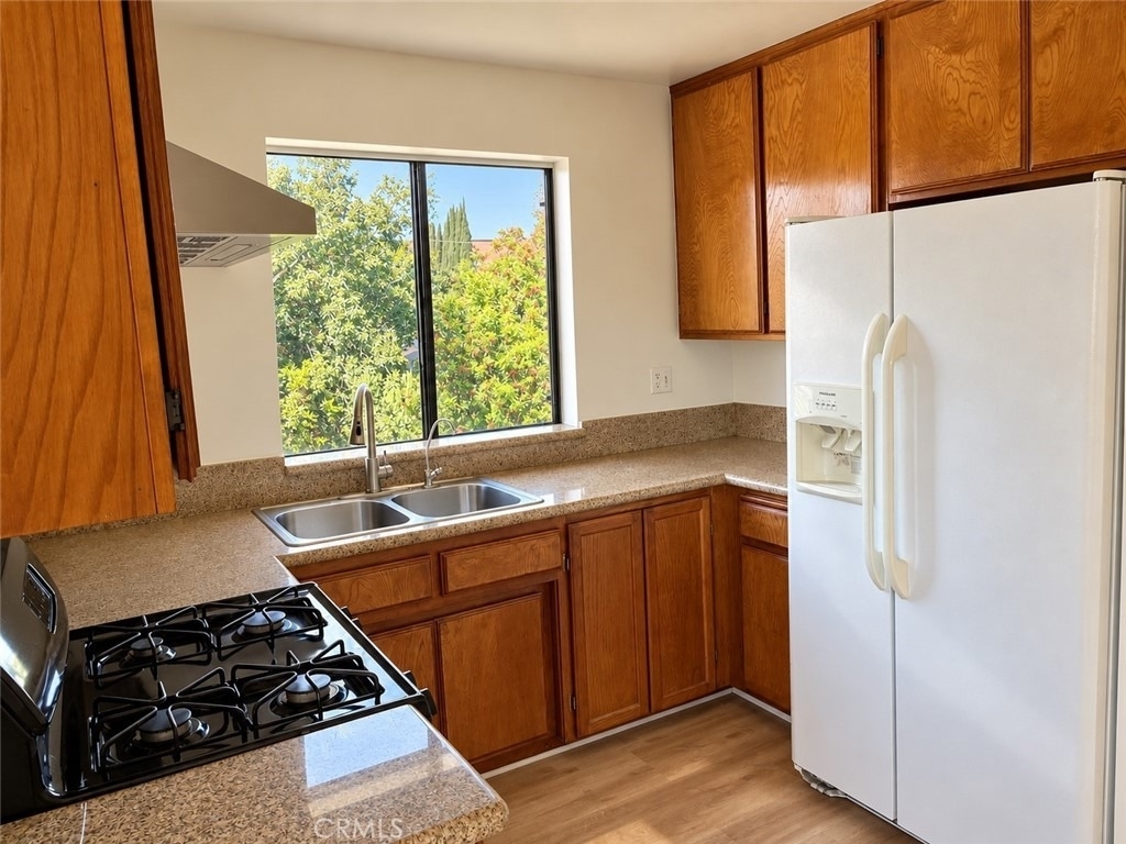 344 Vine Street - Photo 3