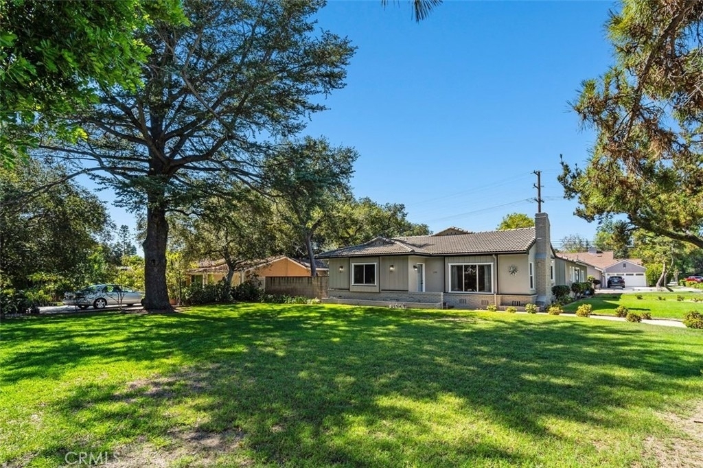 1141 Oakwood Drive - Photo 2