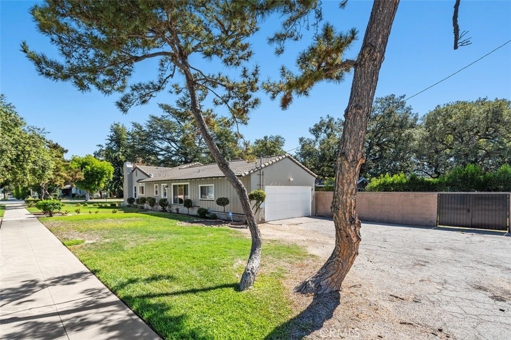 1141 Oakwood Drive - Photo 6