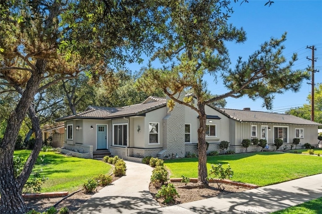 1141 Oakwood Drive - Photo 4