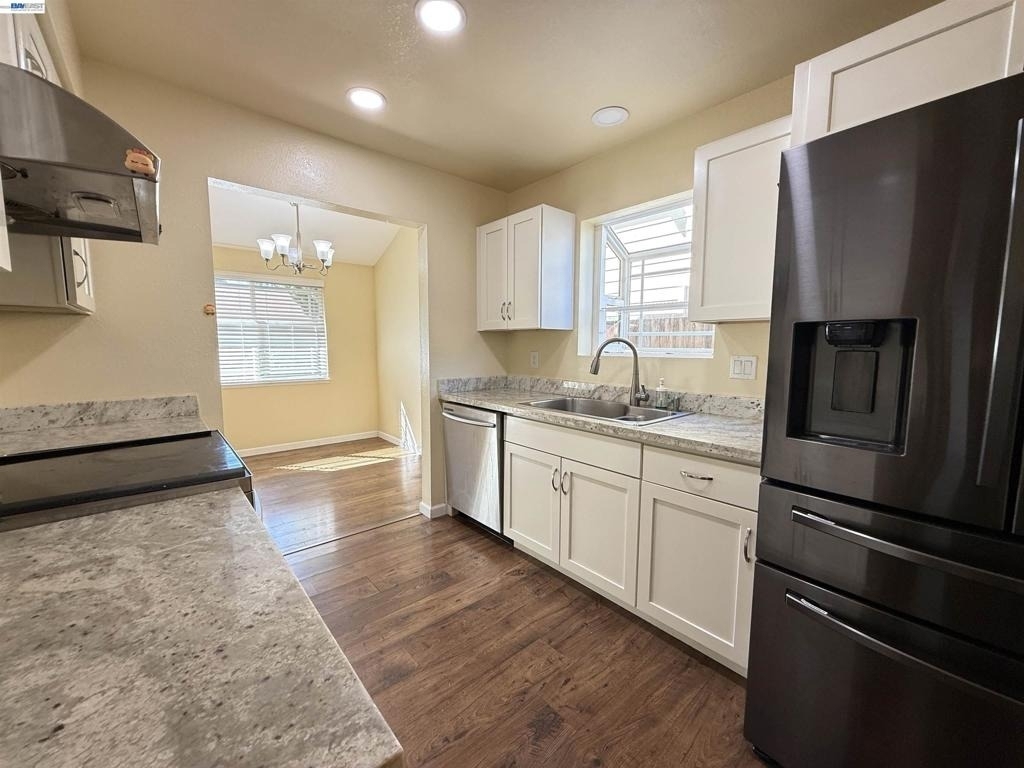 3934 Scamman Ct - Photo 5