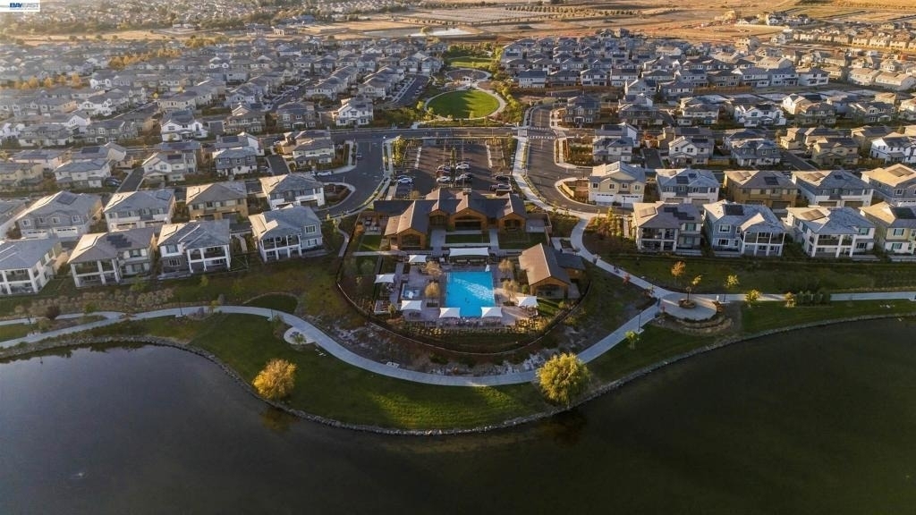 2400 Azure Pl - Photo 35