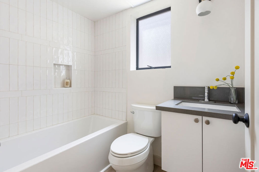 172 S Avenue 58 - Photo 10
