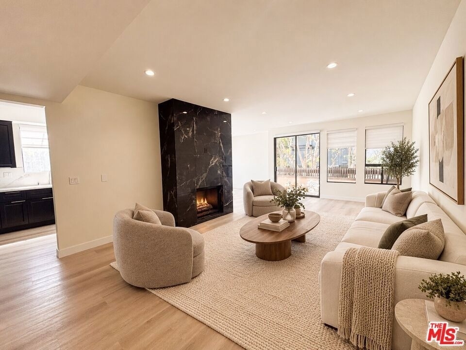 1833 Fairburn Avenue - Photo 2