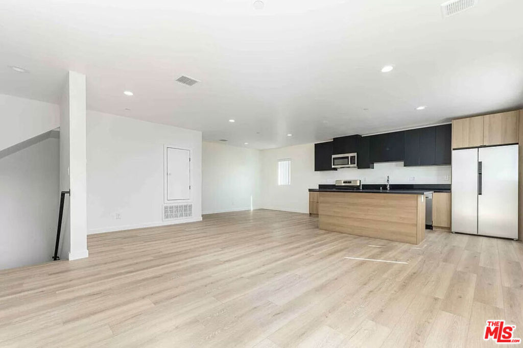 2101 S Burnside Avenue - Photo 2