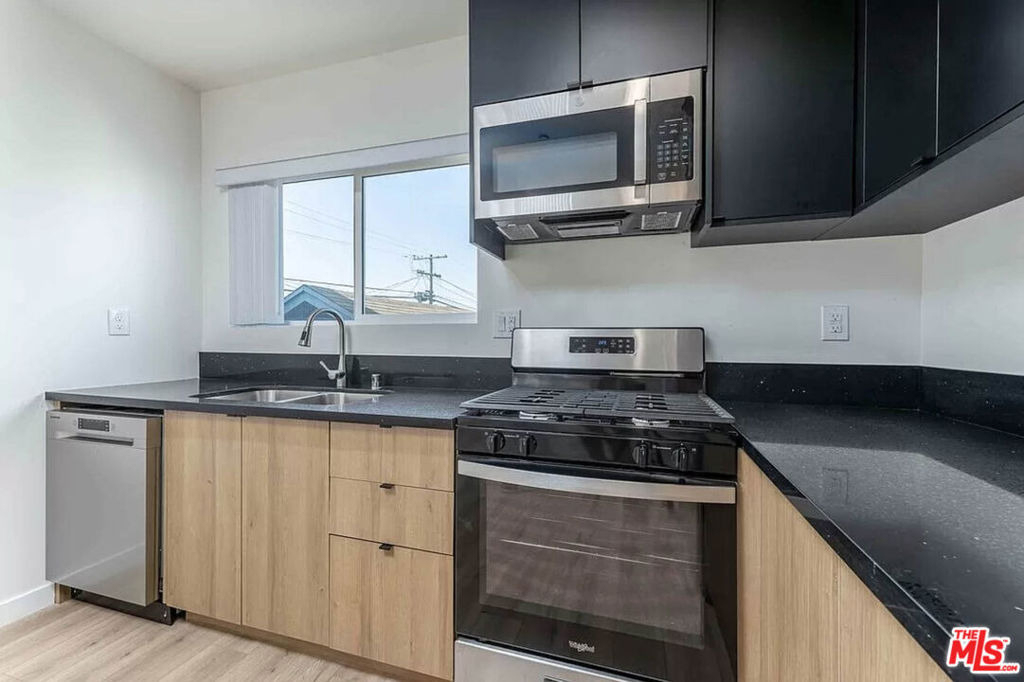 2101 S Burnside Avenue - Photo 3