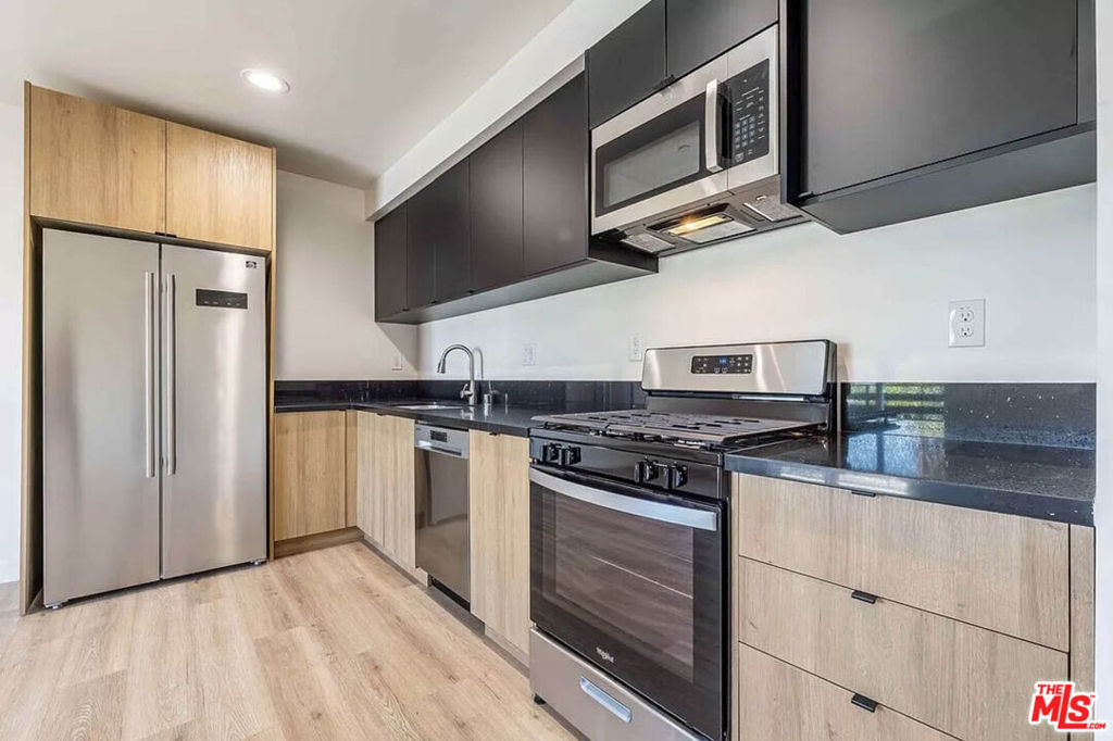 2101 S Burnside Avenue - Photo 4