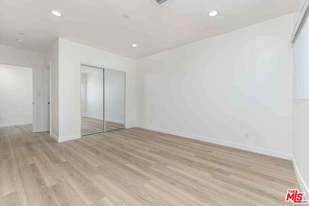 2101 S Burnside Avenue - Photo 7