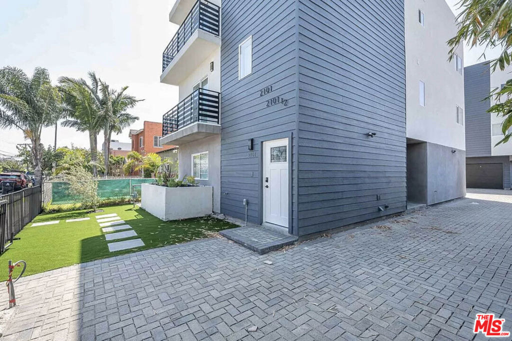 2101 S Burnside Avenue - Photo 24