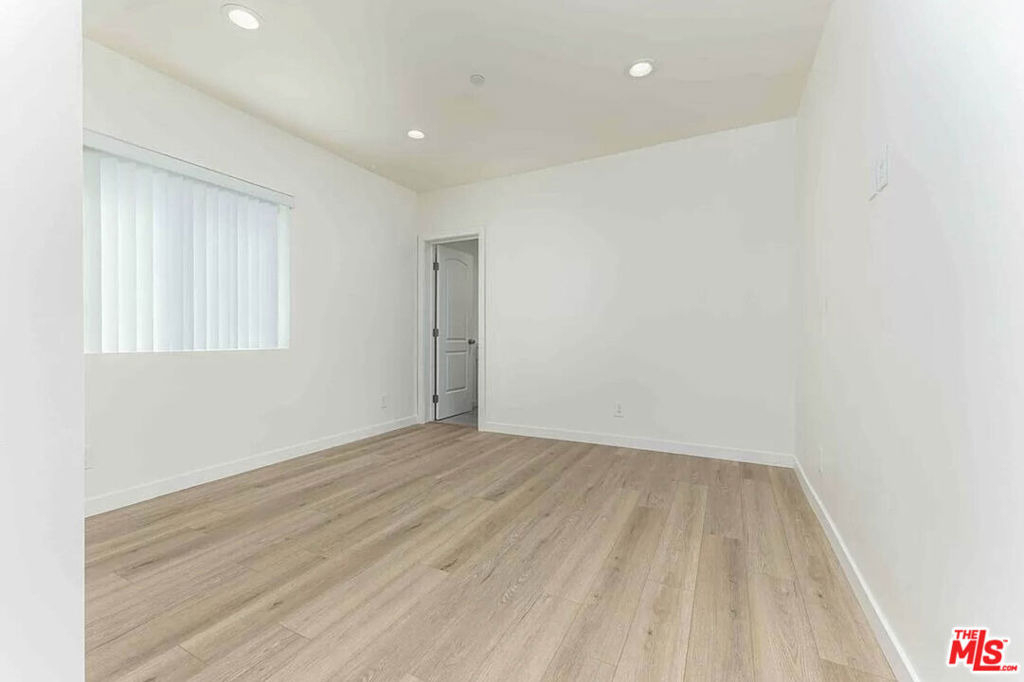 2101 S Burnside Avenue - Photo 11