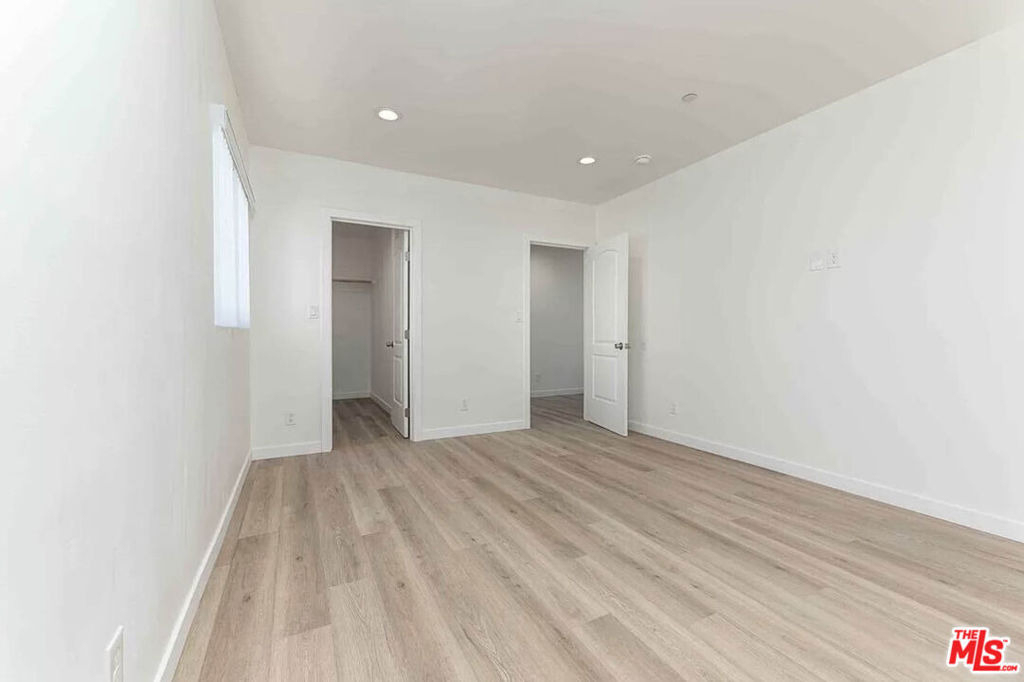 2101 S Burnside Avenue - Photo 9