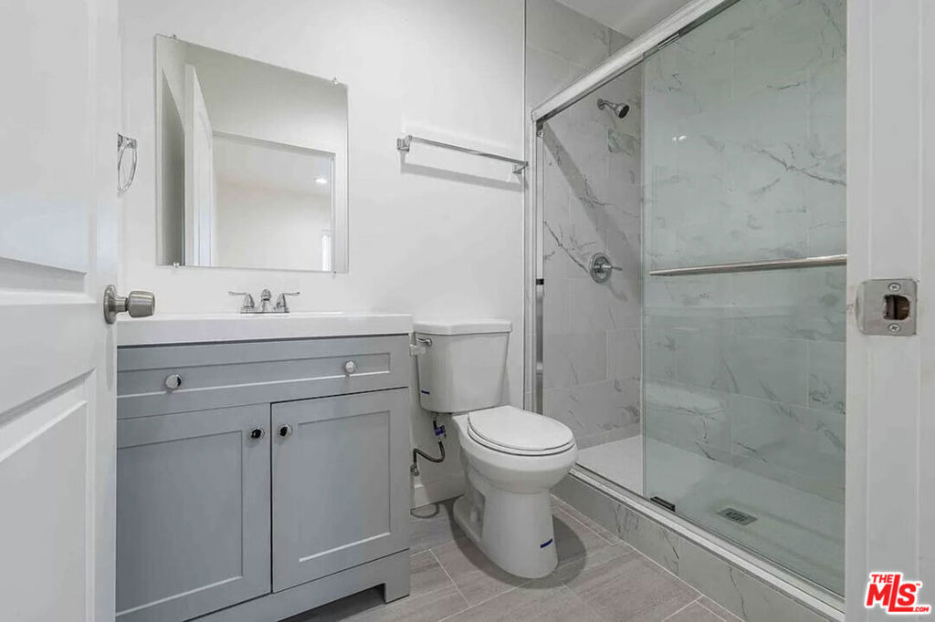 2101 S Burnside Avenue - Photo 18