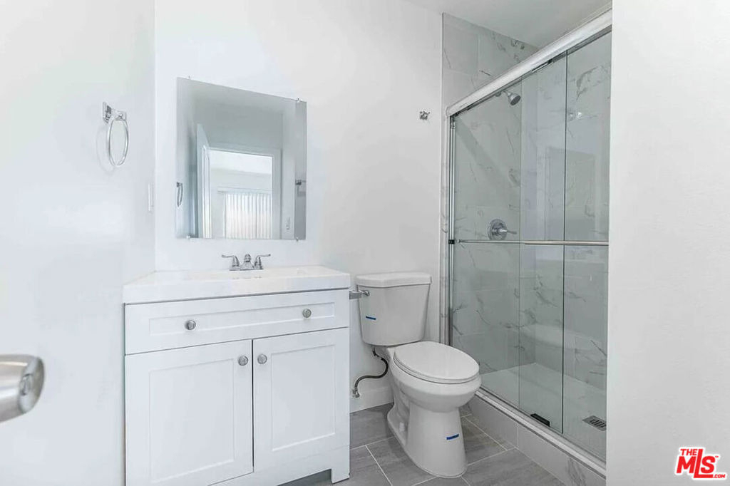 2101 S Burnside Avenue - Photo 8