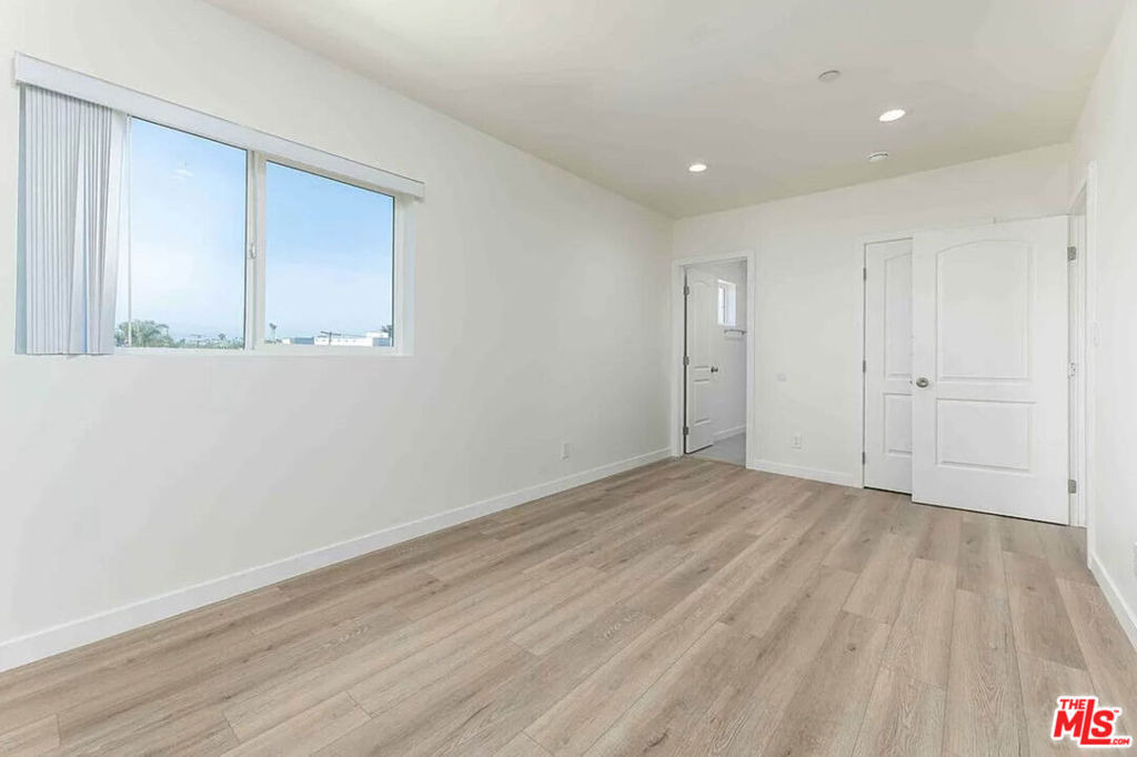 2101 S Burnside Avenue - Photo 16