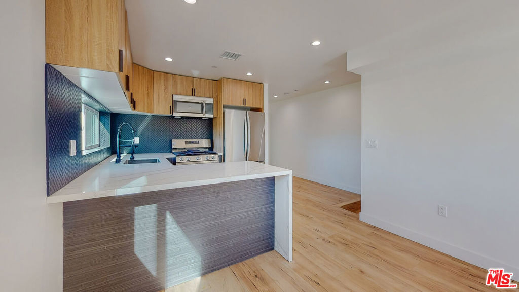 14423 Califa Street - Photo 4