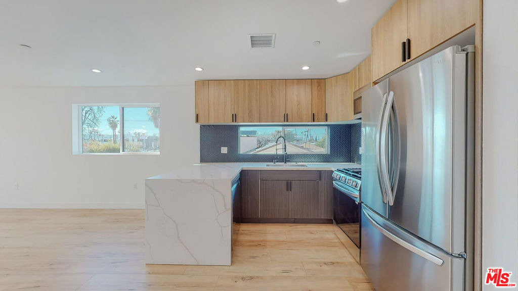 14423 Califa Street - Photo 5