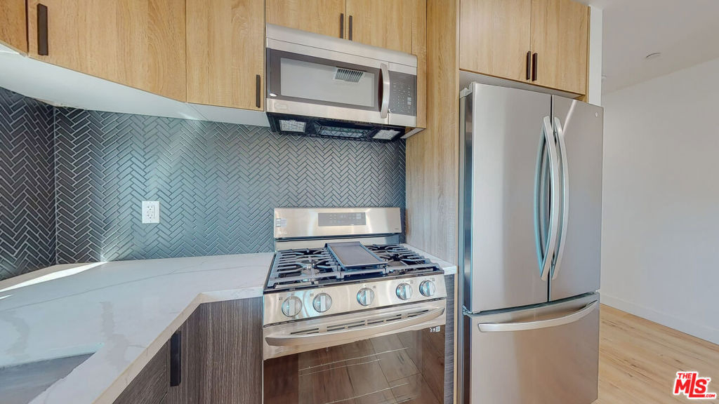 14423 Califa Street - Photo 3