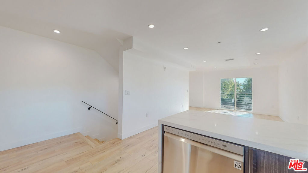 14423 Califa Street - Photo 31