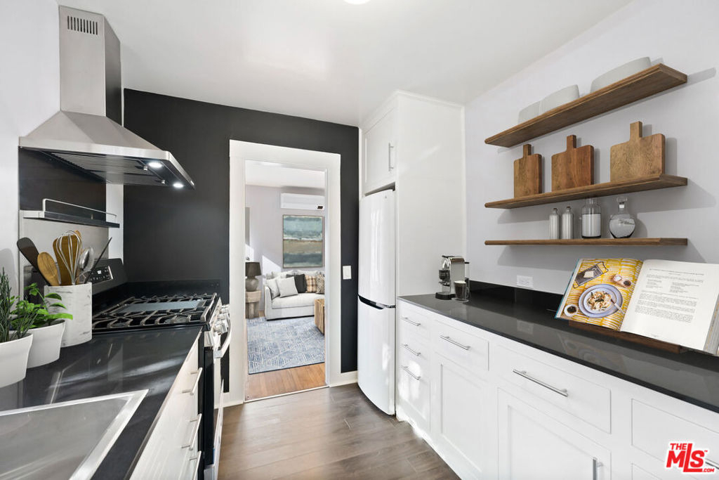 2609 1/4 3rd Street - Photo 4