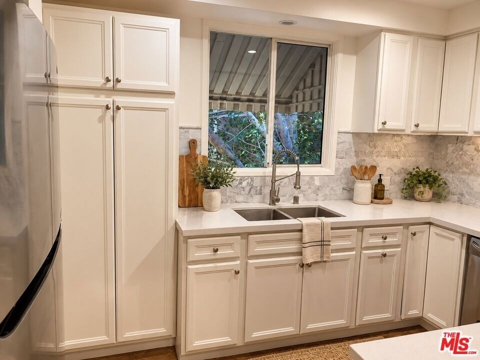 450 S Rexford Drive - Photo 9