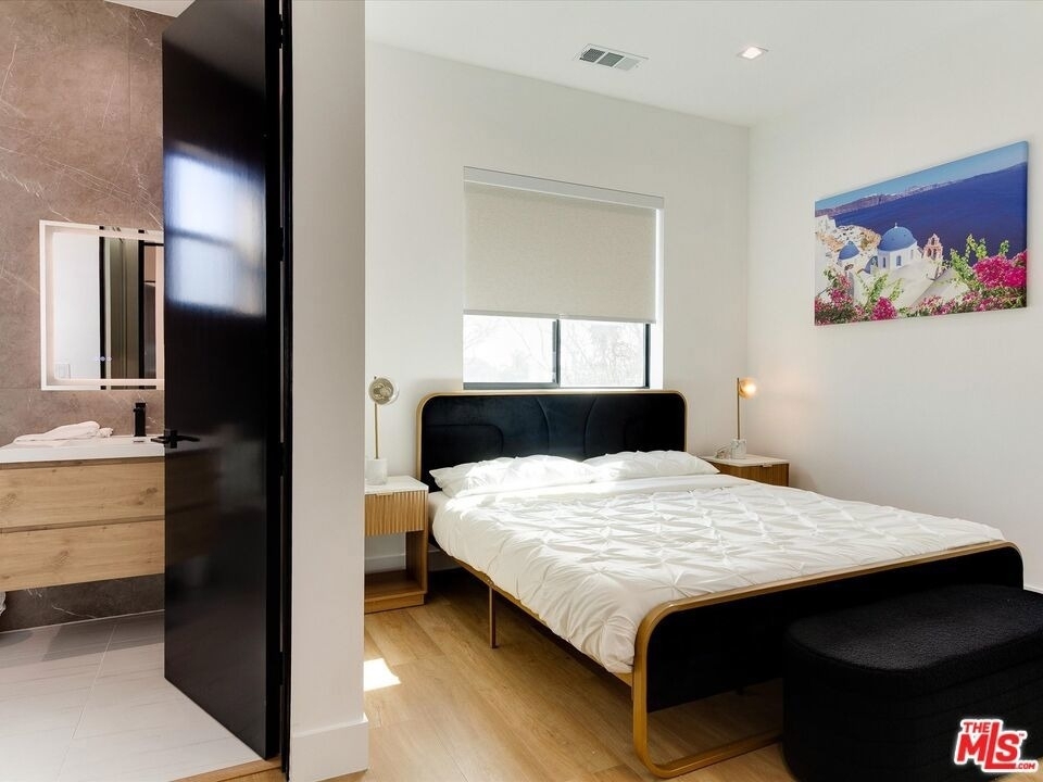 2815 1/2 S Redondo Boulevard - Photo 20