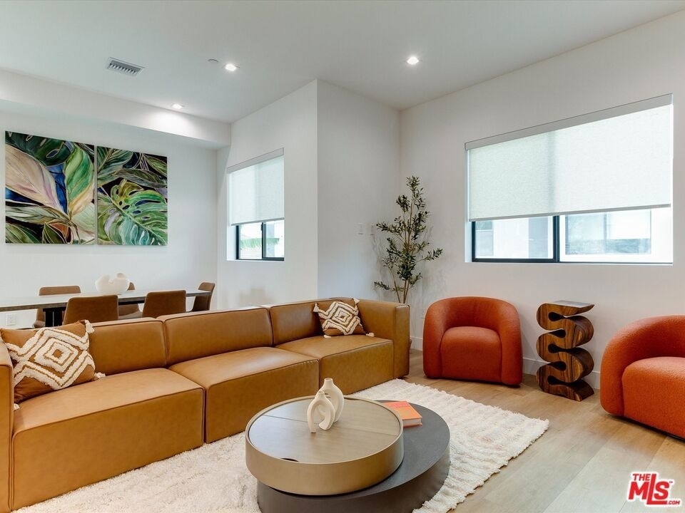 2815 1/2 S Redondo Boulevard - Photo 8