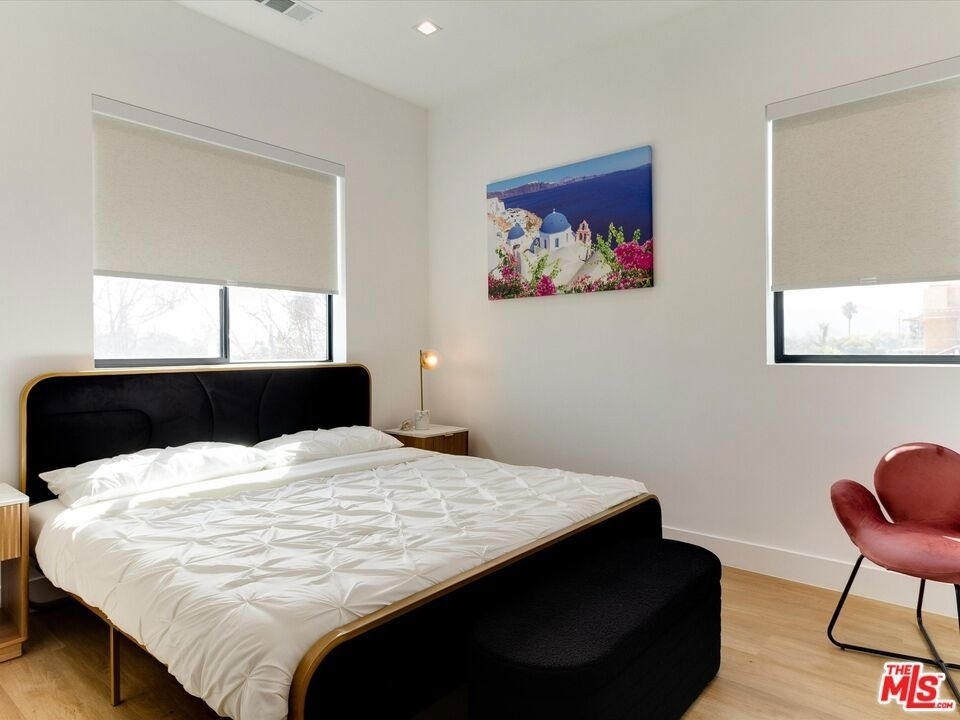 2815 1/2 S Redondo Boulevard - Photo 21