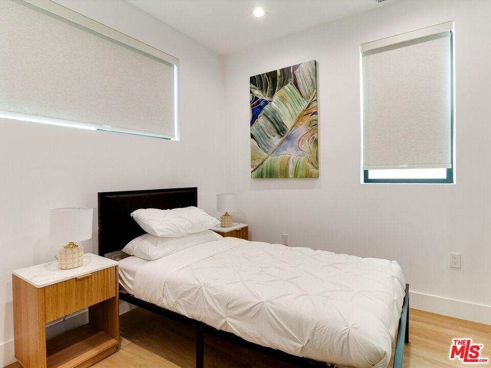 2815 1/2 S Redondo Boulevard - Photo 4