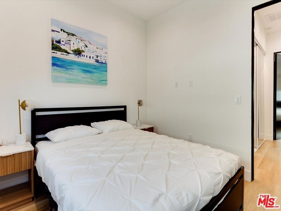 2815 1/2 S Redondo Boulevard - Photo 16