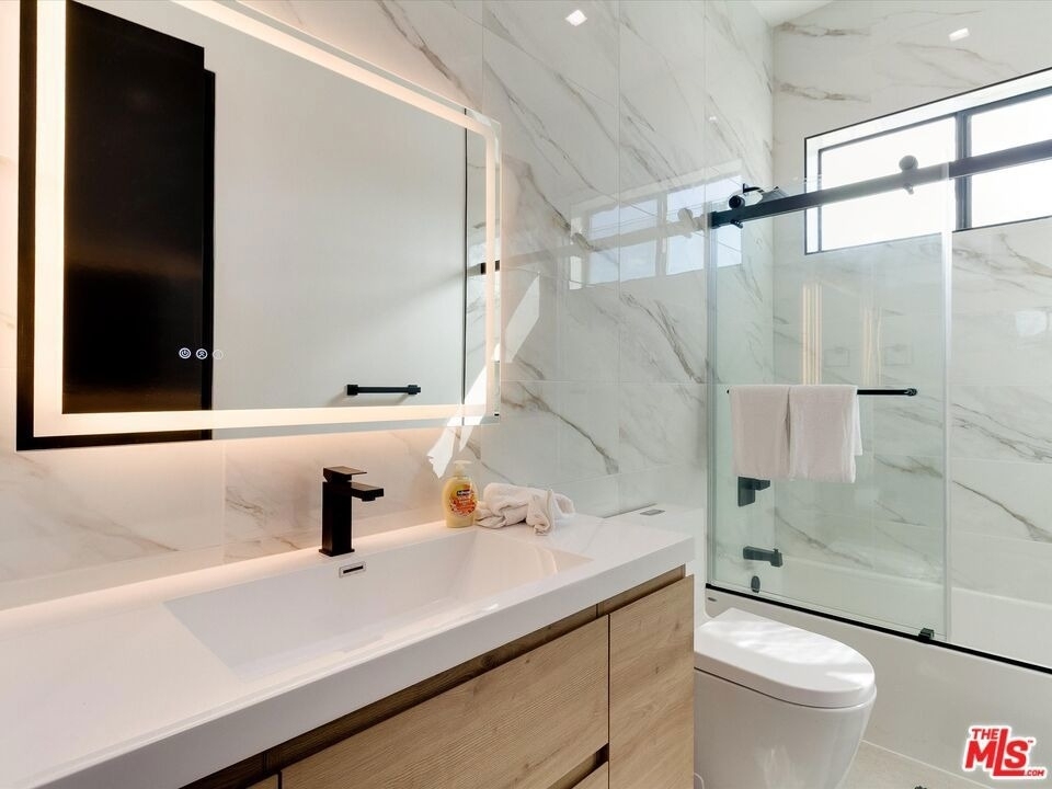 2815 1/2 S Redondo Boulevard - Photo 19