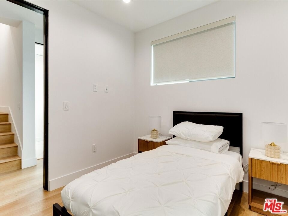 2815 1/2 S Redondo Boulevard - Photo 3