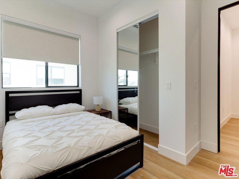 2815 1/2 S Redondo Boulevard - Photo 18