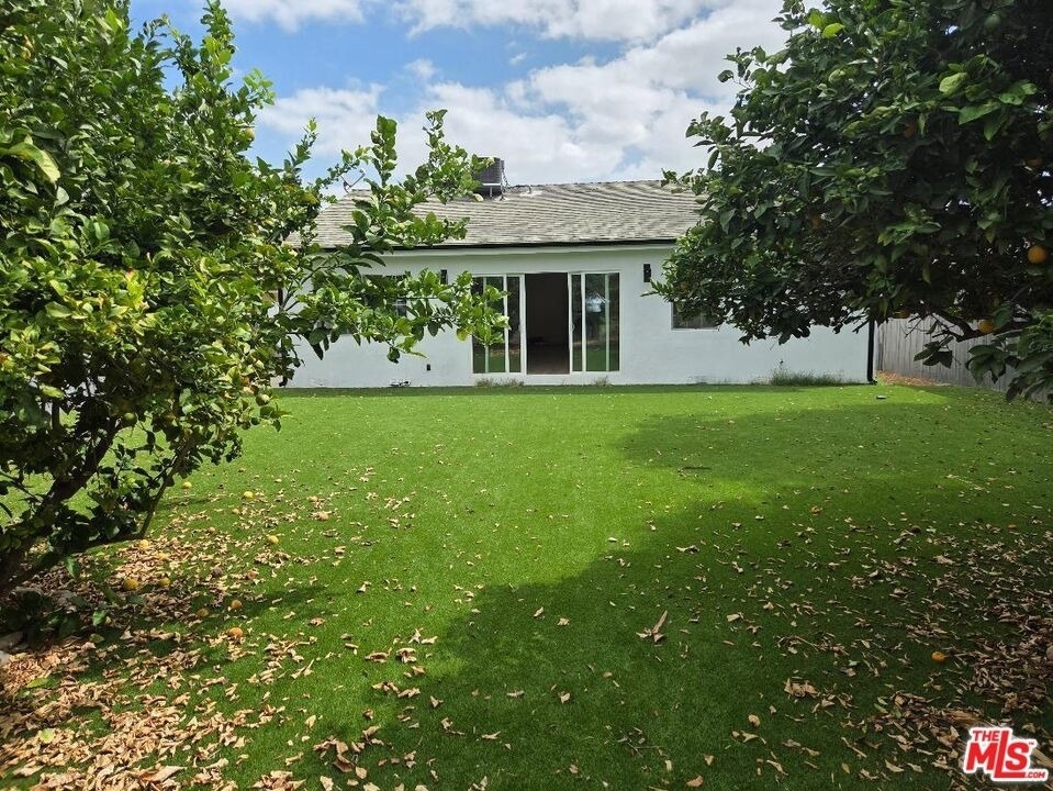 8519 Yolanda Avenue - Photo 26