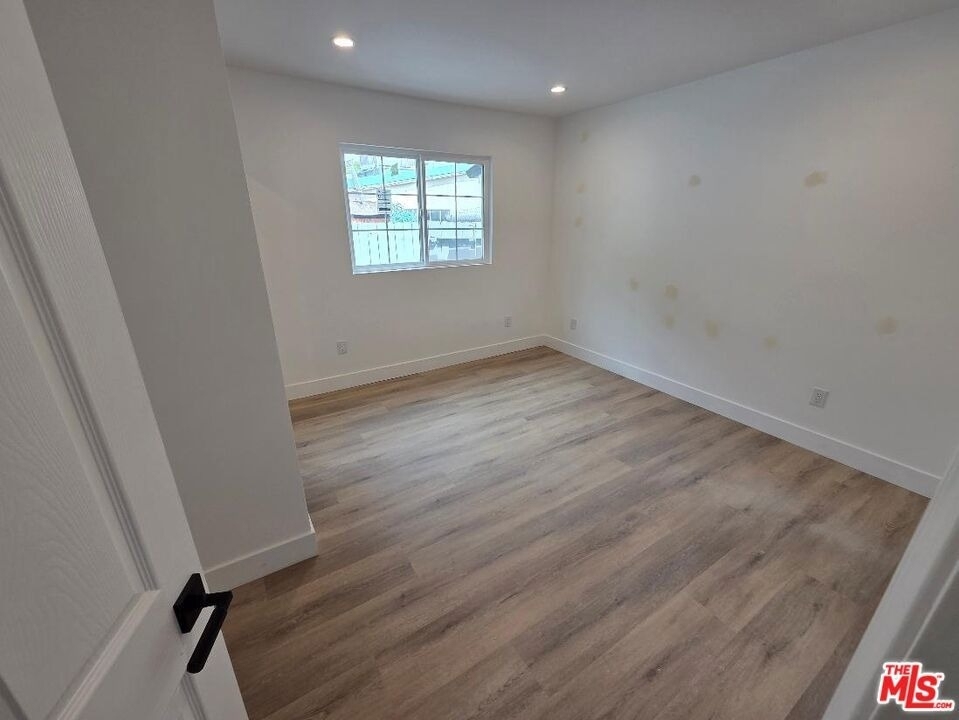 8519 Yolanda Avenue - Photo 6