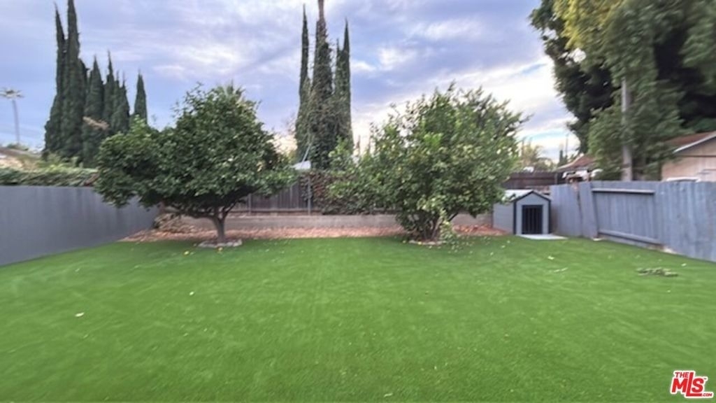 8519 Yolanda Avenue - Photo 20