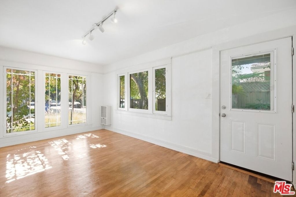 501 Bay Street - Photo 2
