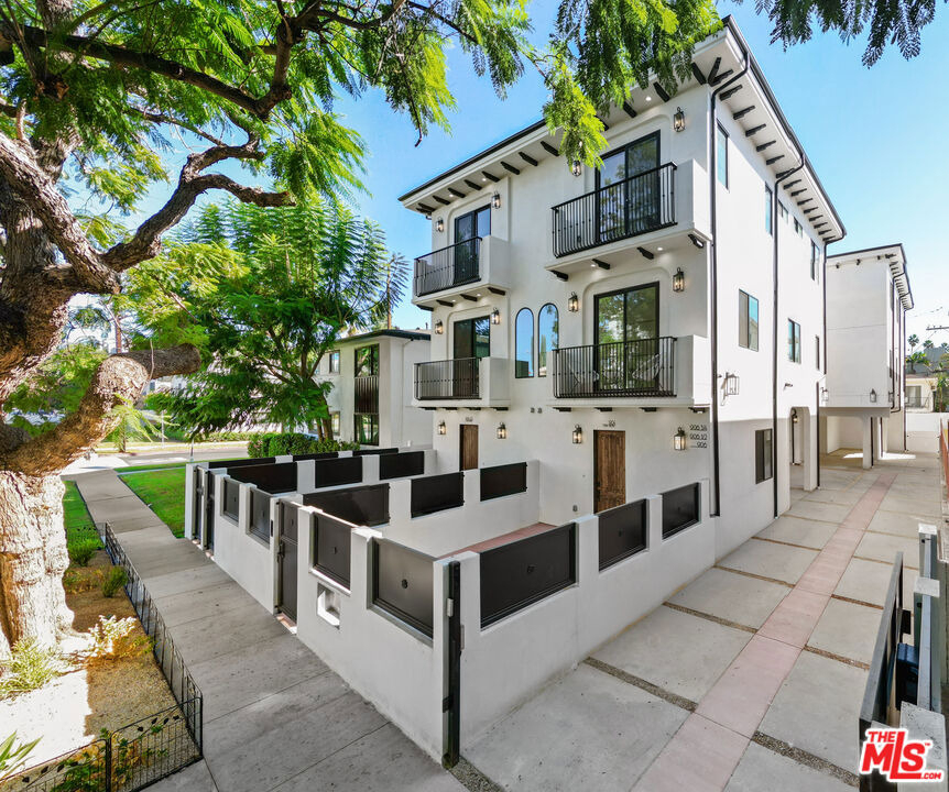 904 S Shenandoah Street - Photo 0