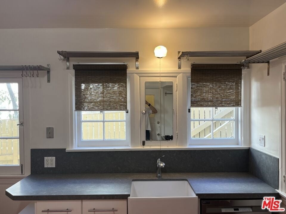 6910 Camrose Drive - Photo 11