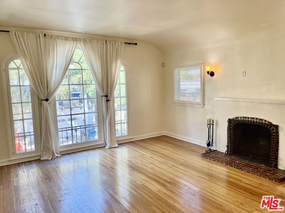 6910 Camrose Drive - Photo 5