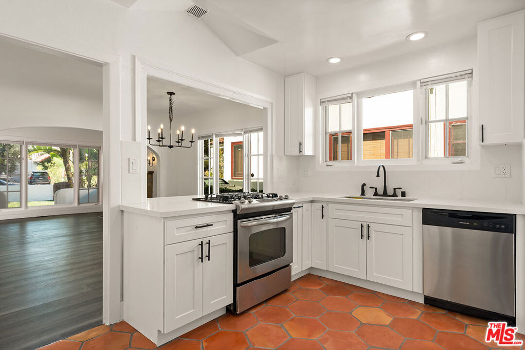 1210 N Poinsettia Drive - Photo 9
