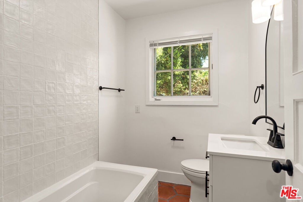 1210 N Poinsettia Drive - Photo 12