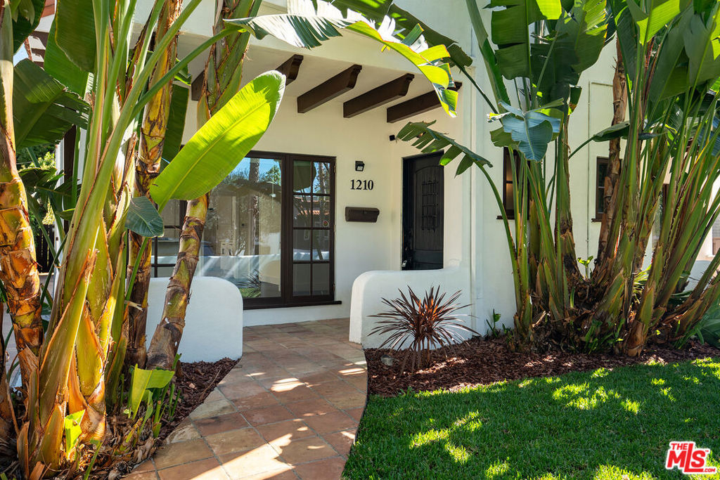 1210 N Poinsettia Drive - Photo 2