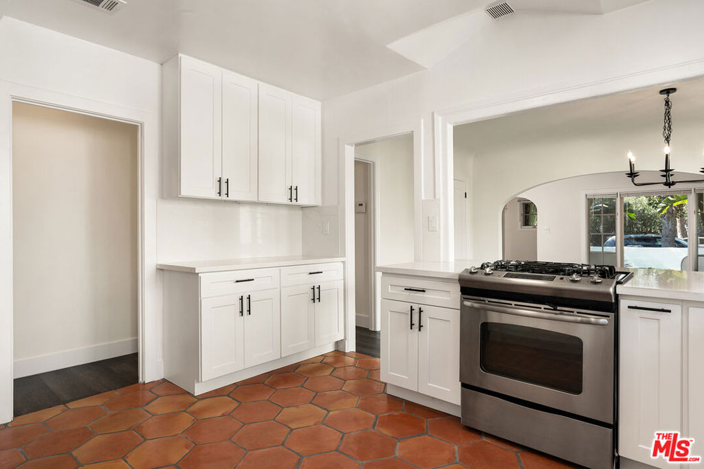 1210 N Poinsettia Drive - Photo 8