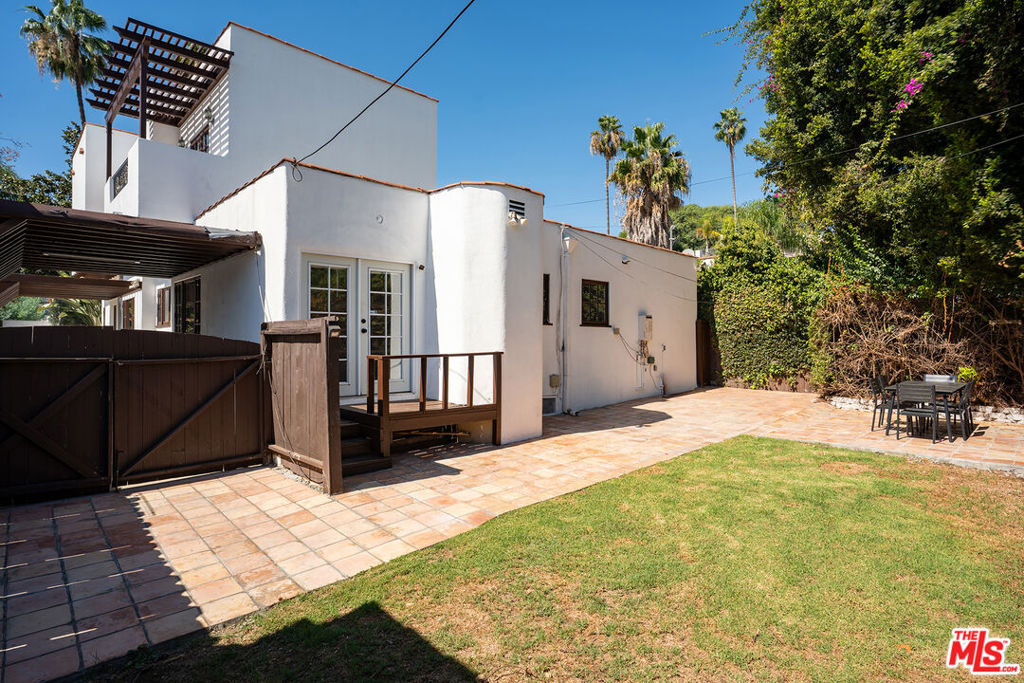 1210 N Poinsettia Drive - Photo 19