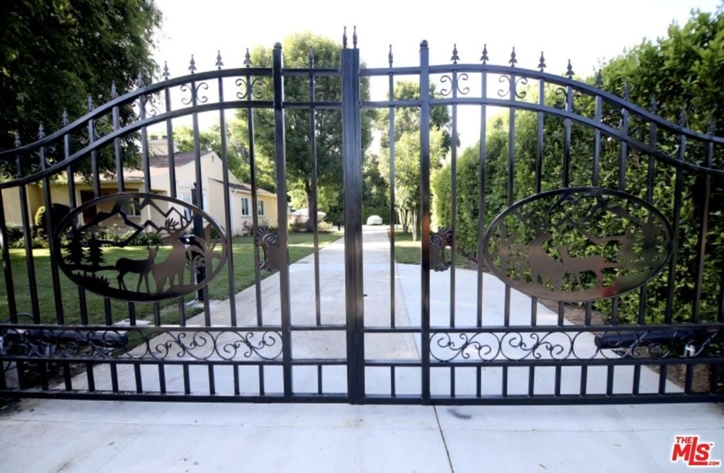 23005 Oxnard Street - Photo 3