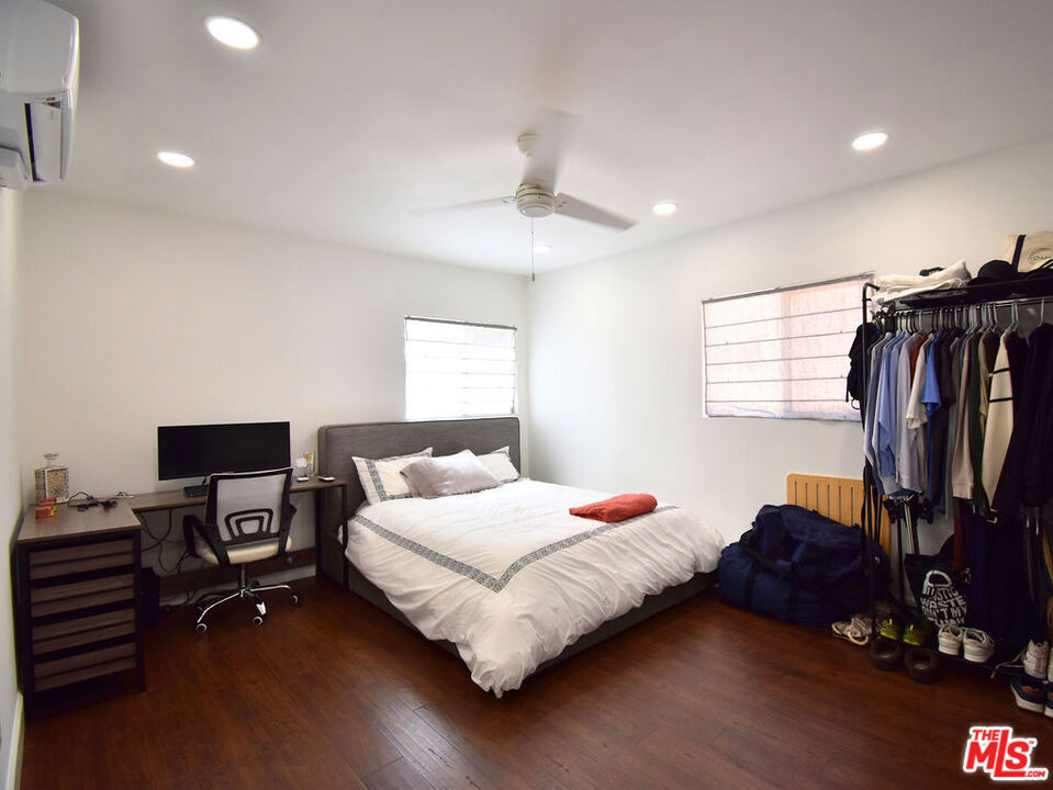 23005 Oxnard Street - Photo 16