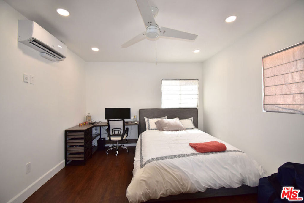 23005 Oxnard Street - Photo 17