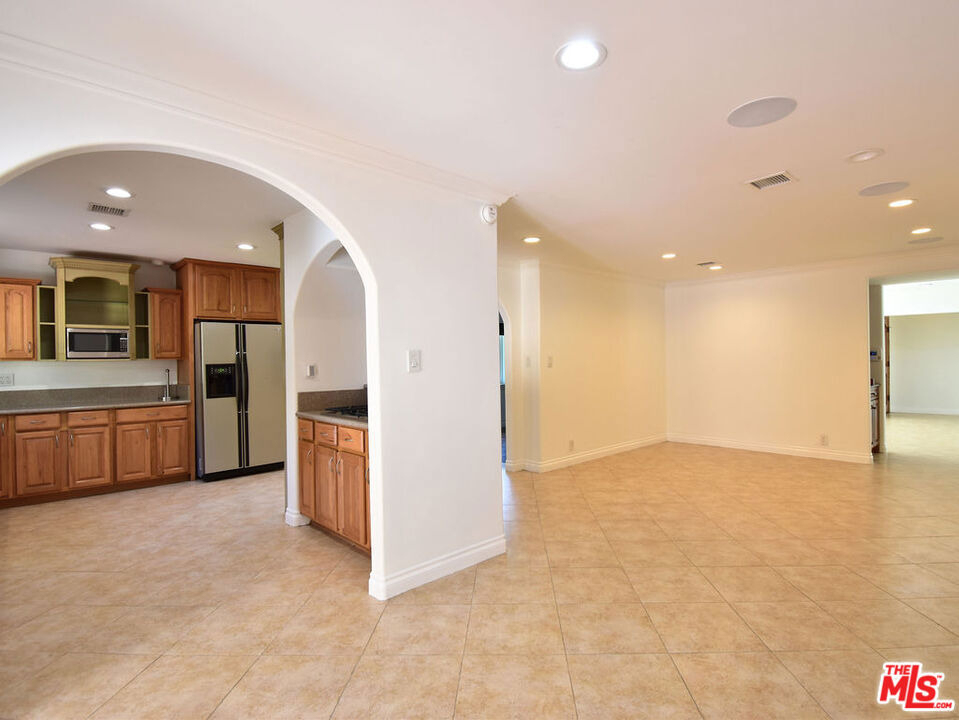 23005 Oxnard Street - Photo 24